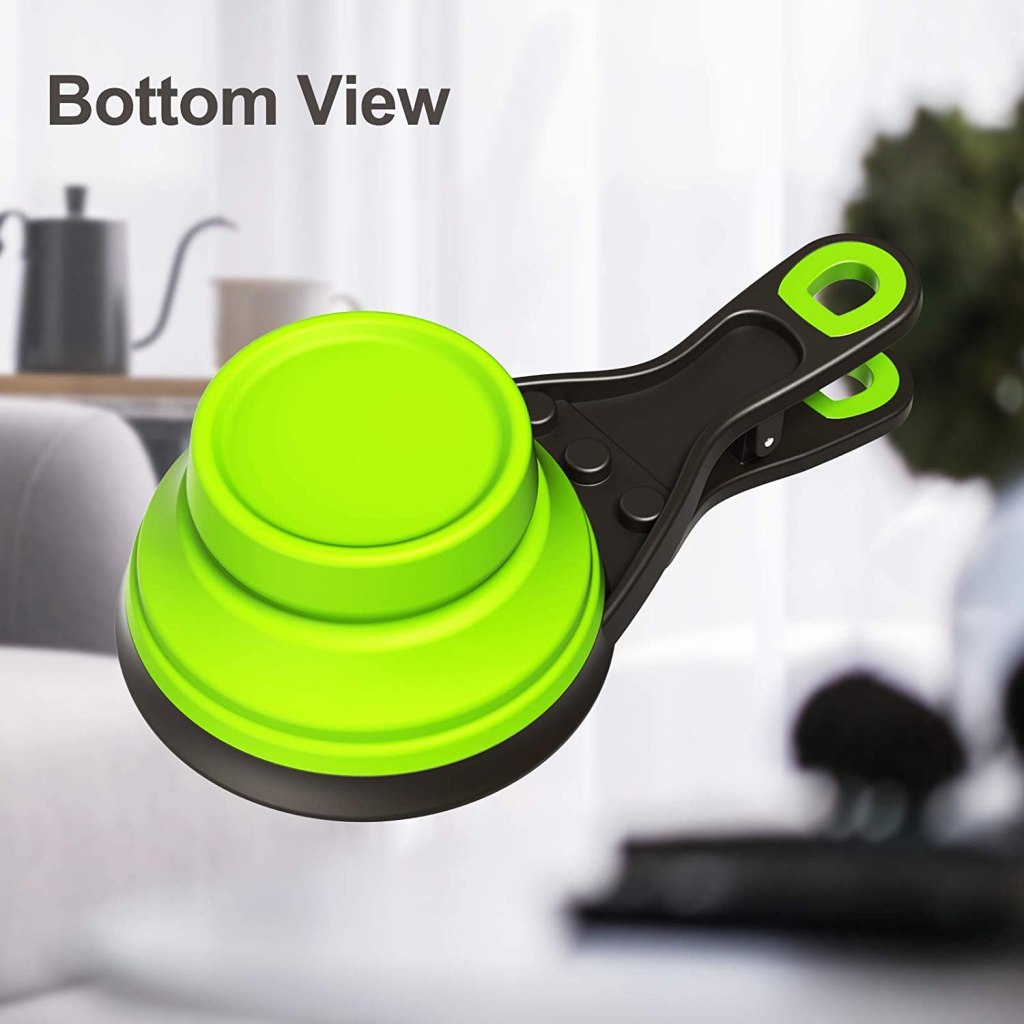 Two color mold for pet collapsible scoop with bag clip