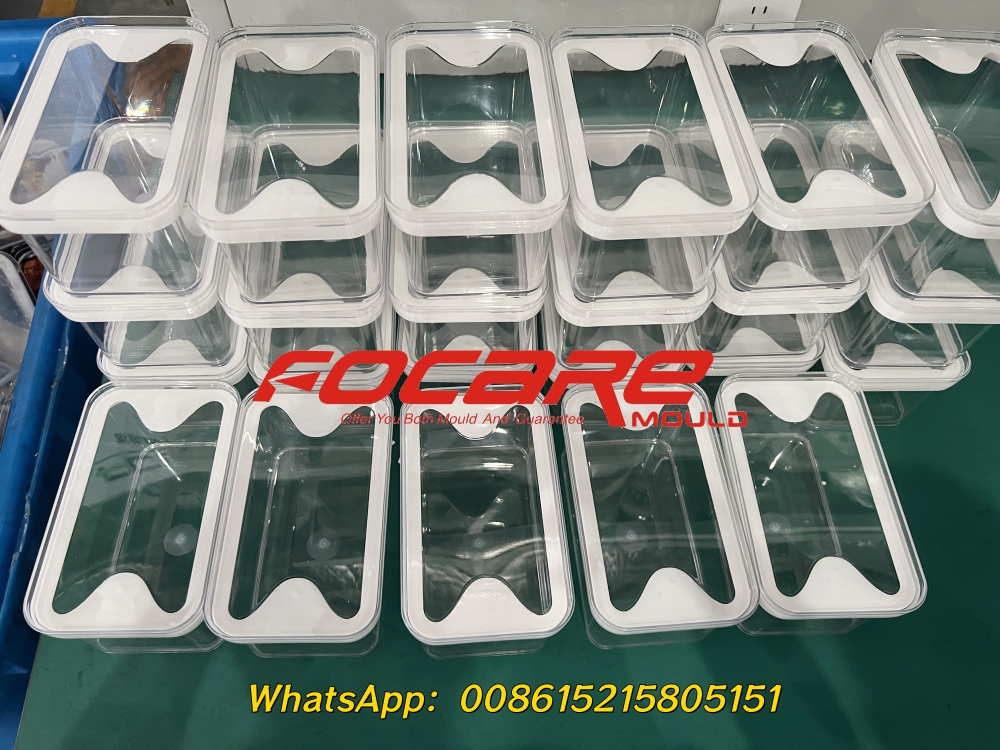 Airtight PET food storage container and two component lid mold